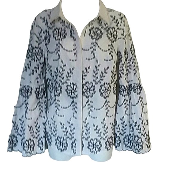 Worthington Unique Eyelet Women's Blouse Size Medium - Picture 1 of 7
